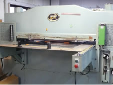 100tプレス断裁機